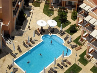 Avantis Suites Hotel 