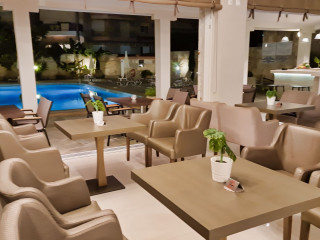 Sarantis Hotel
