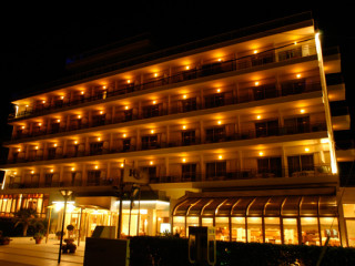 Santa Beach Hotel