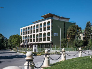 ROMANCE FAMILY SUITES