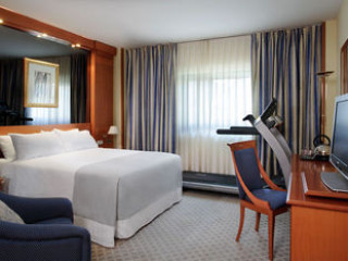 TRYP APOLO
