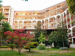 Estreya Palace