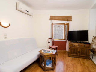 STUDIOS LONCARICA