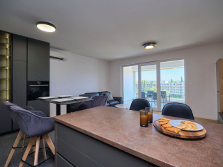 TROPIC NIGHT APARTMENT