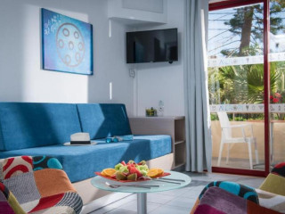 Meropi Hotel amp; Apartments