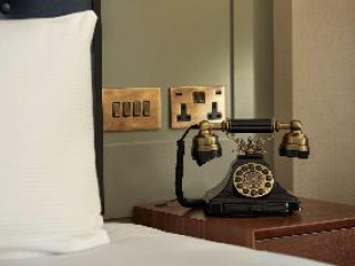 100 Queens Gate Hotel London, Curio Collection by Hilton