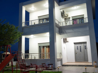 AMAYA HOUSE NEAR THE BEACH