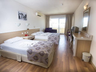 TUNTAS BEACH HOTEL