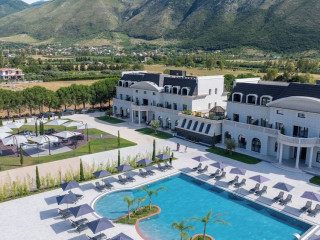 ACROS RESORT
