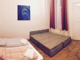 BAROQUE HOSTEL amp; COWORKING