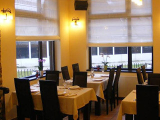 Hillden Lodge amp; Restaurant