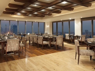 Park Regis Kris Kin