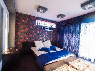 SIMPLE BUCHAREST BOUTIQUE