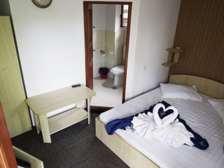 CAMERE DE INCHIRIAT CLUB DOR.