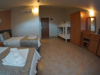 TONOZ BEACH HOTEL