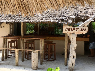 Driftwood Beach Lodge