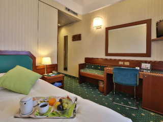 Astoria, Sure Hotel Collection by Best Western
