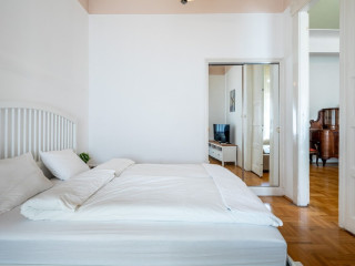 HUGE APARTMENT IN THE CITY CENTER