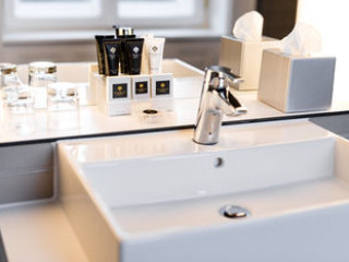 HOTEL MOMENTS BUDAPEST