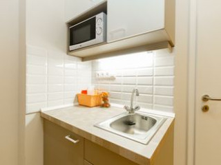 BUDAPEST HOLIDAY COLOURS