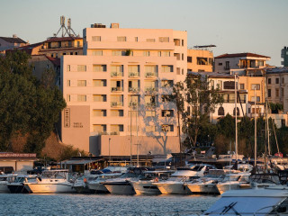 REZIDENT TOMIS MARINA