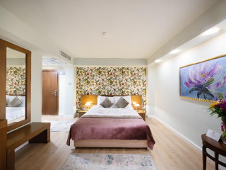 Phoenicia Comfort