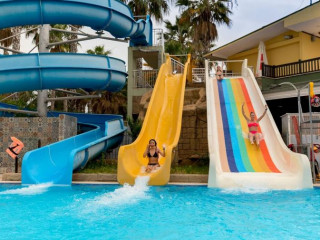 HOLIDAY GARDEN RESORT