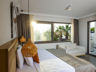 YALIPARK BEACH HOTEL