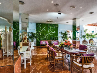 Coral La Quinta Park Suites