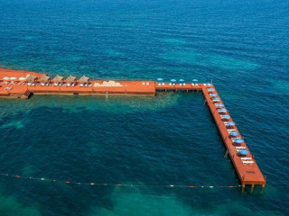 LE BLEU HOTEL