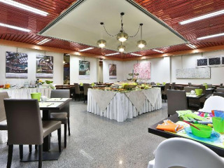 Astoria, Sure Hotel Collection by Best Western