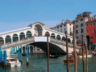 CA RIALTO HOUSE
