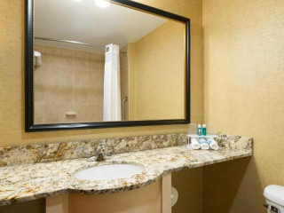 Holiday Inn Express New York City Wall Street, an IHG Hotel