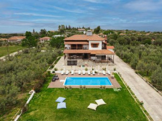 Kalisun Pool House by Georgalas