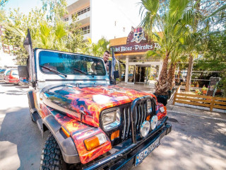 HOTEL PIRATES RESORT.