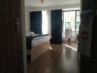 GOLDEN STREET HOTEL