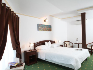 LA MAISON DE CAROLINE