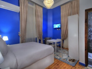 THE SQUARE BOUTIQUE HOTEL