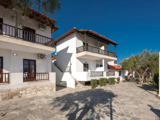 Eleon Suites & Apartments Halkidiki