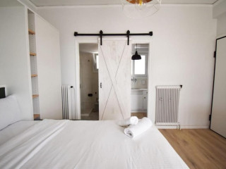 PENTHOUSE NEA SMIRNI