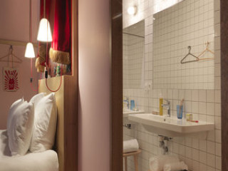 MOB HOTEL PARIS LES PUCES