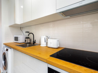 FORMOSA #2 CENTRAL 2-BED IN PRIME LOCATION PERFECT TO EXPLORE P