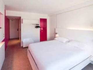 IBIS STYLES MENTON CENTRE