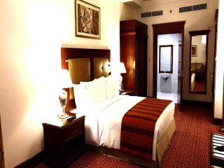 Sunday Hotel Holiday International Dubai