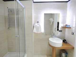 THE MARIONS SUITE HOTEL