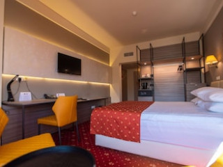 Best Western Plus Lido Hotel