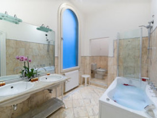 FRIENDLY VENICE SUITES