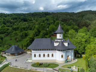 PELERINAJ 2 ZILE MANASTIRILE BISTRITA - RAZBOIENI