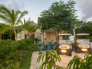 AMAZING GOLF VILLA AT LUXURY RESORT IN PUNTA CANA INCLUDES STAF