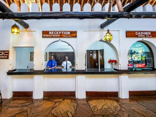 Papillon Lagoon Reef and Safari Tsavo Explorer RO